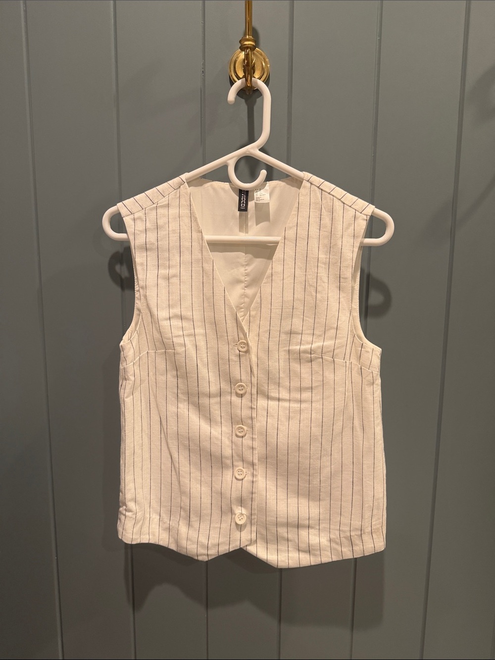 H&M White Sleeveless Pinstripe Vest